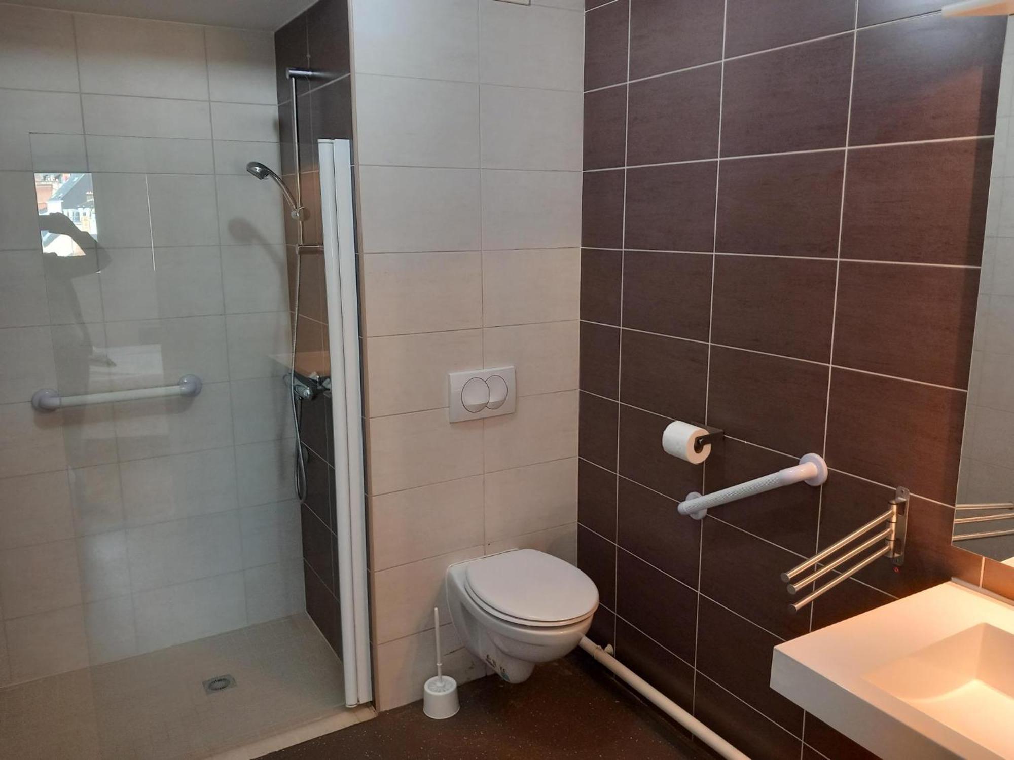 Residence Services Seniors Espace Et Vie เลอม็องส์ ภายนอก รูปภาพ
