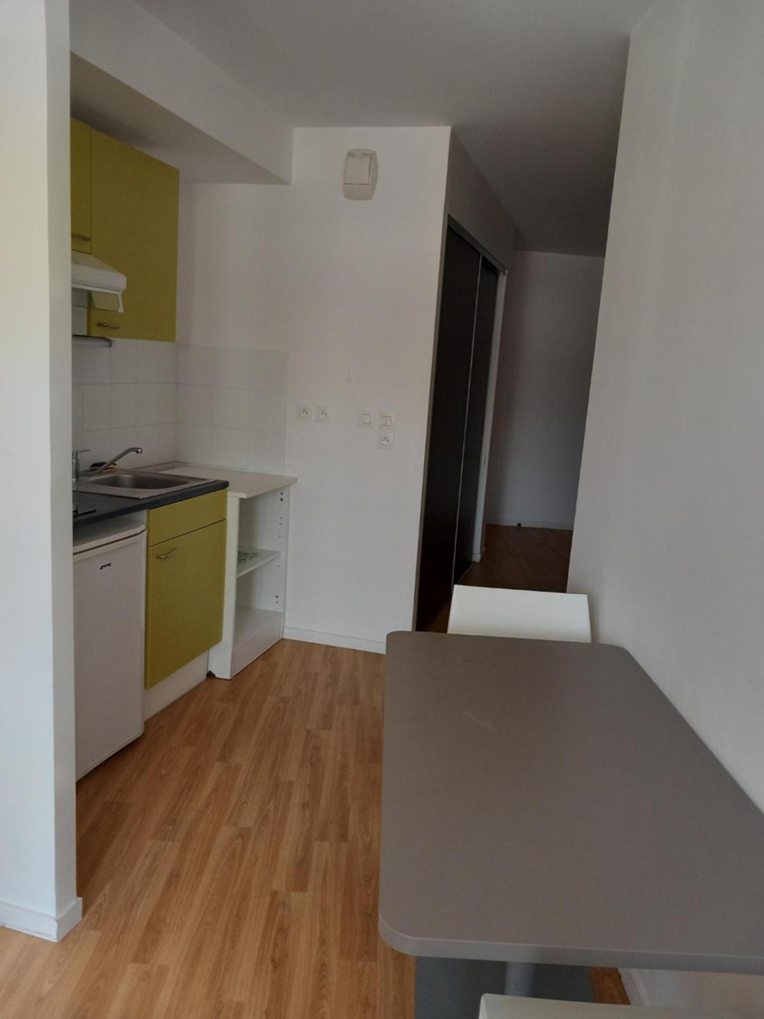 Residence Services Seniors Espace Et Vie เลอม็องส์ ภายนอก รูปภาพ