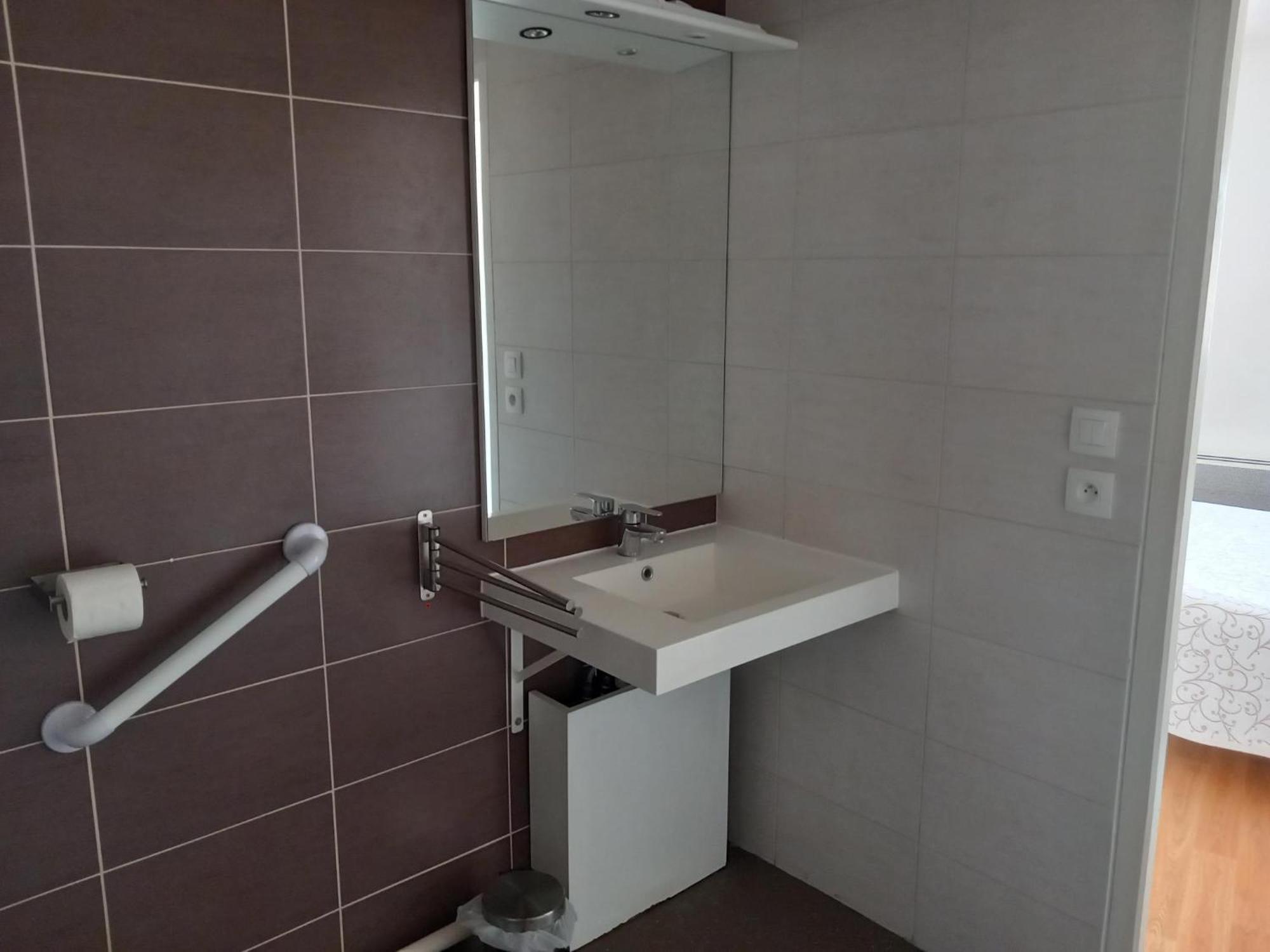 Residence Services Seniors Espace Et Vie เลอม็องส์ ภายนอก รูปภาพ